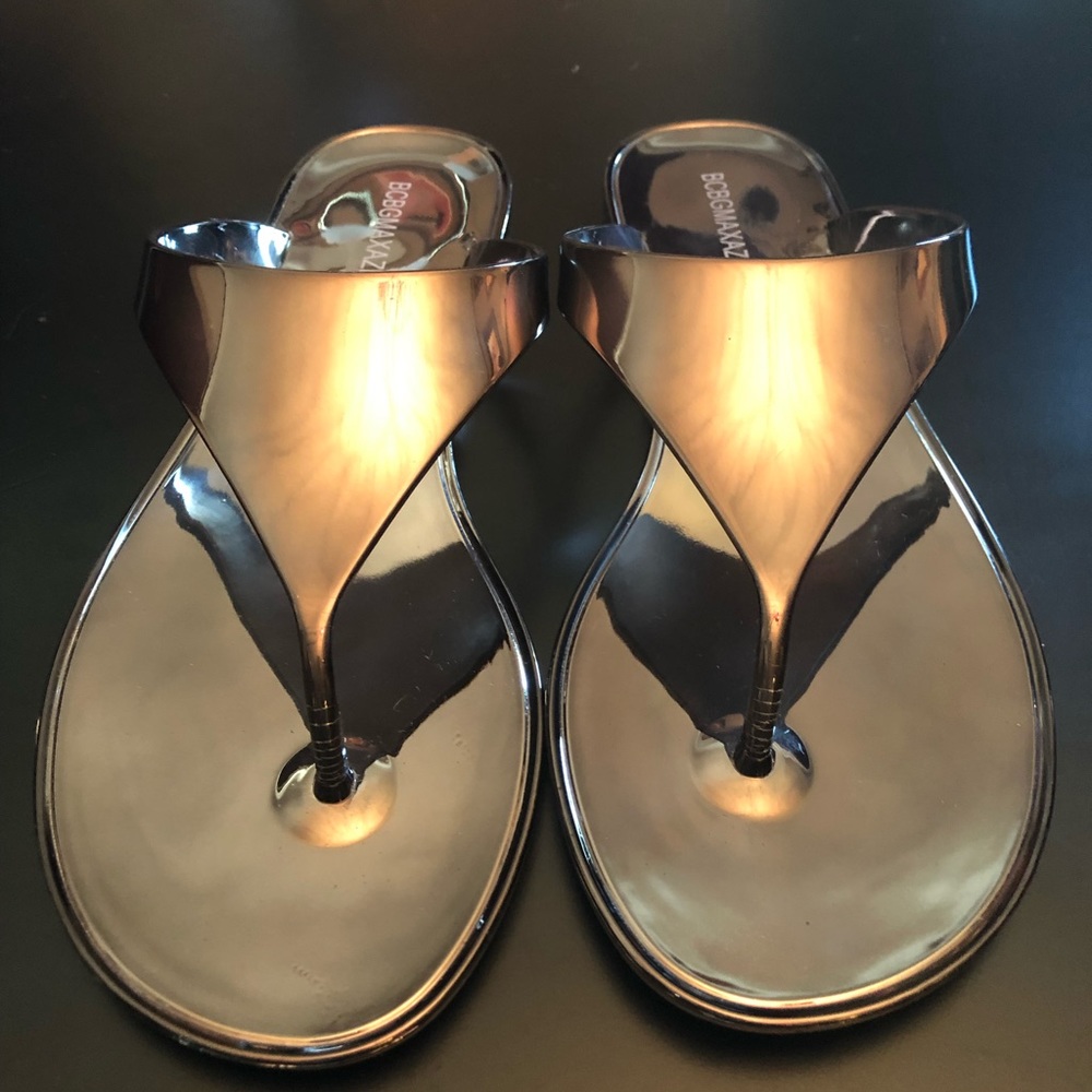 BCBGMaxAzaria Bronze metallic Thongs Sz 8
